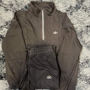 Alo Black Quarterzip Sweatshirt and Sweatpants Set
Size Large
Never worn